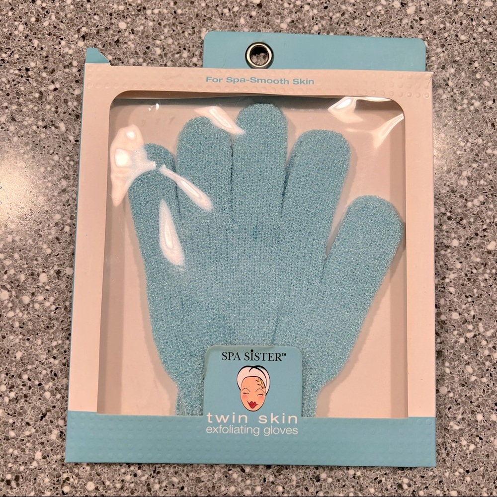Exfoliating gloves